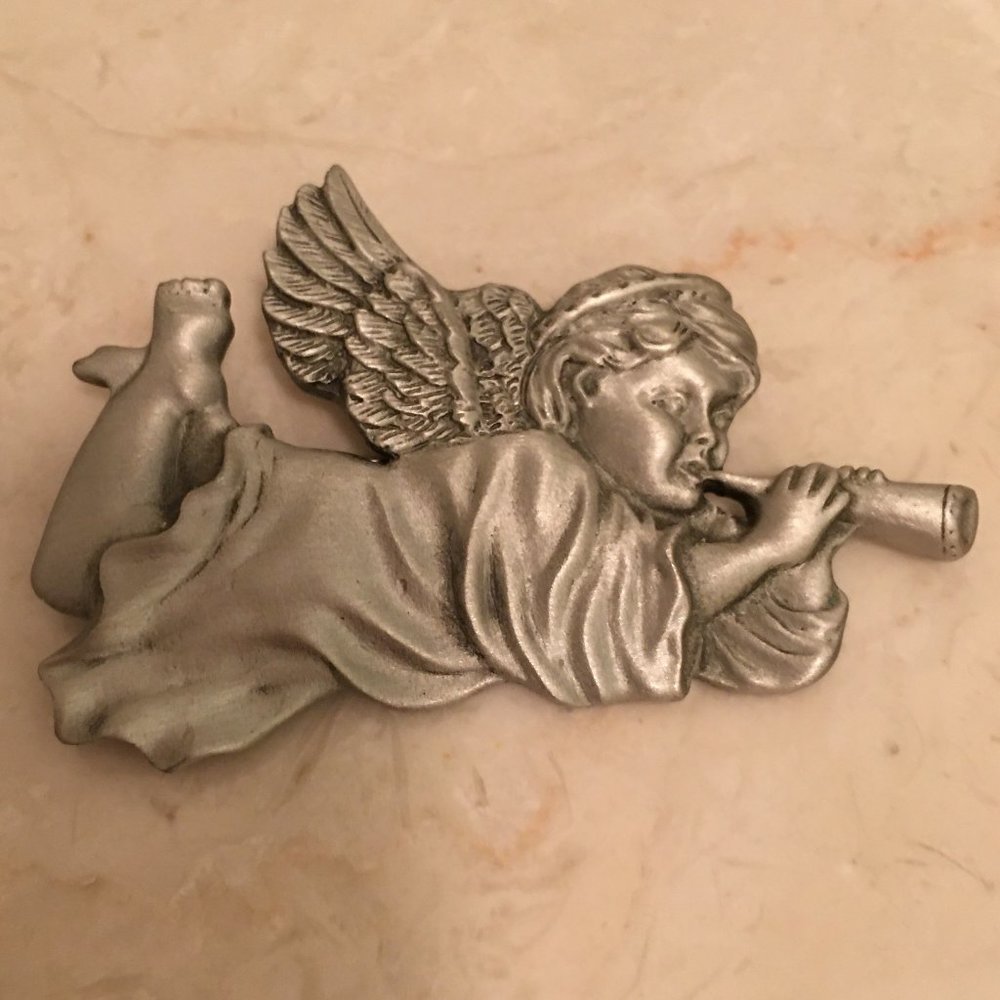 vintage Fort pewter cherub/angel pin brooch